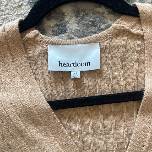 HEARTLOOM low V Sweater - Picture 4 of 5